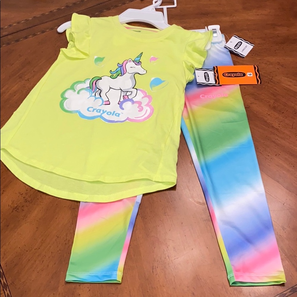 Crayola tee with legginings